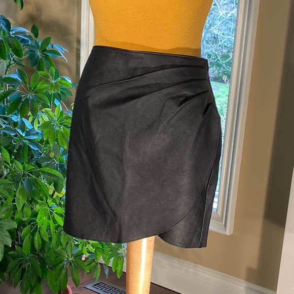 NWT Vegan Leather Mini Ruched Skirt - Picture 4 of 13